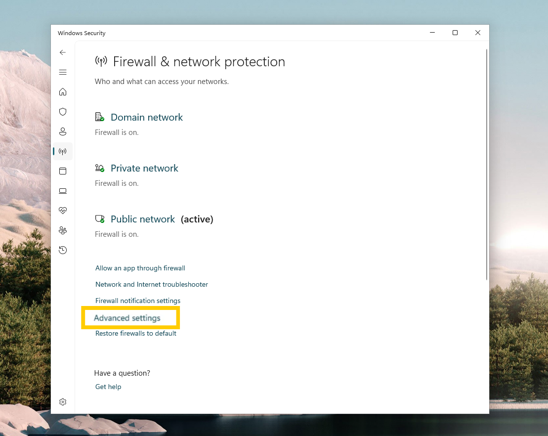 Windows firewall settings showing the "Advanced settings" option highlighted.