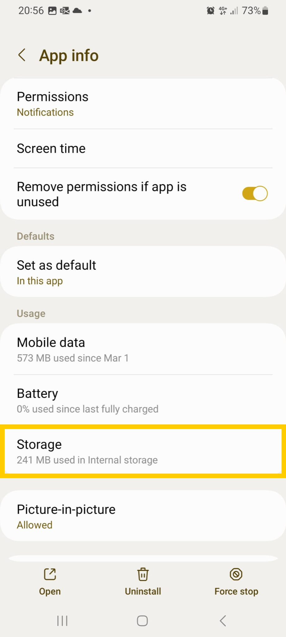 L'onglet Informations sur l'application, avec l'option Stockage mise en évidence sur Android.