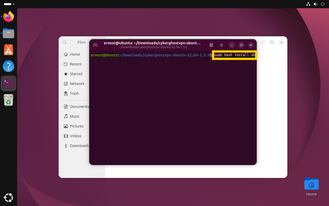 Das Terminalfenster, in dem der Befehl „sudo bash install.sh“ angezeigt wird, der mit einem gelben Rahmen hervorgehoben ist.
