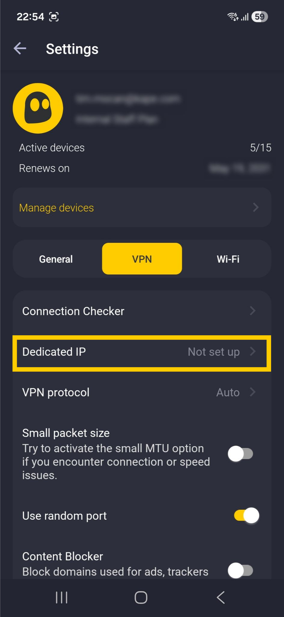 Interface de l'application CyberGhost VPN affichant le menu Paramètres sur Android. L'option IP dédiée est mise en évidence.