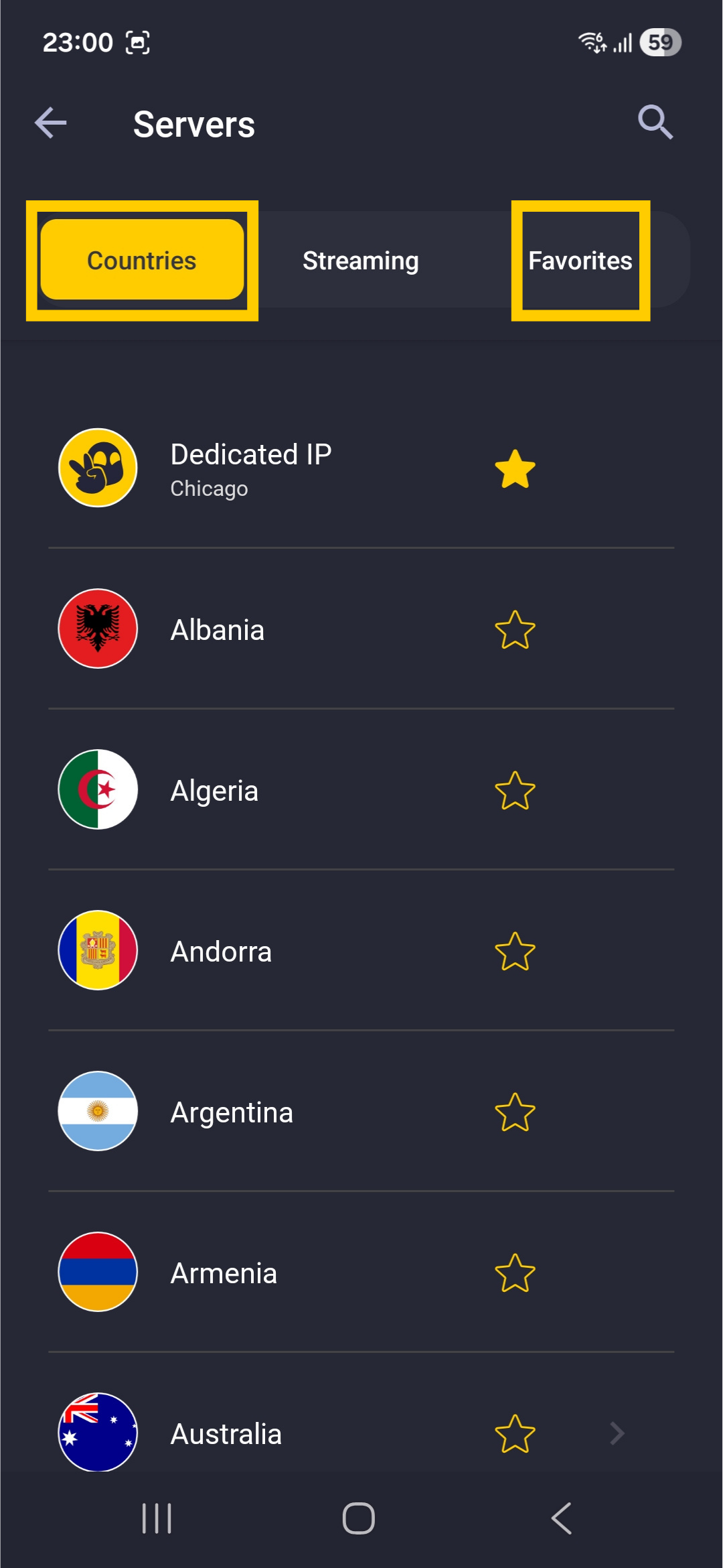 Interface de l'application CyberGhost VPN affichant la page des serveurs sur Android. Les onglets Pays et Favoris sont mis en évidence.
